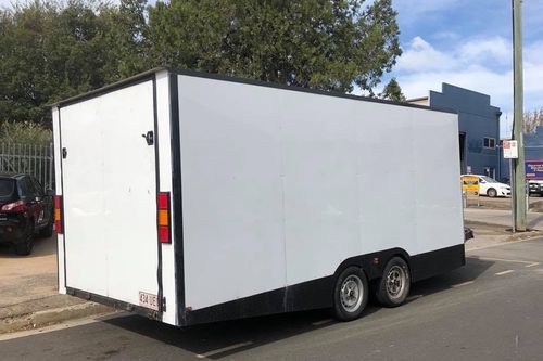 2005 Hino Ranger 5 With Enclosed Trailer