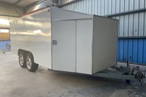 Enclosed open wheel race car trailer