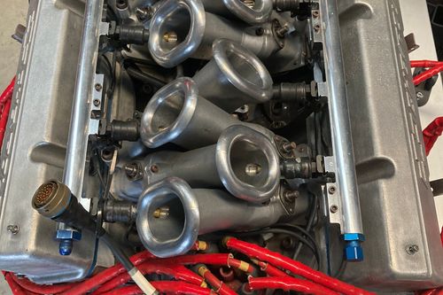 V8 supercar 18 degree chev race engine