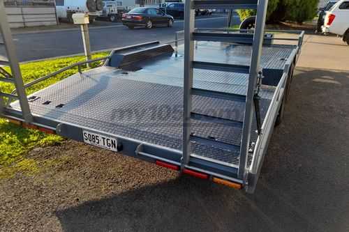 5m Drive Over Guard Trailer with Beaver Tail