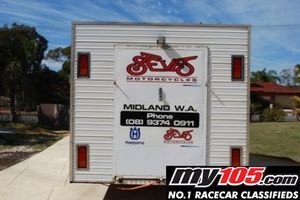 Fully enclosed bike trailer