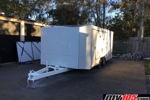 Fully enclosed car trailer 