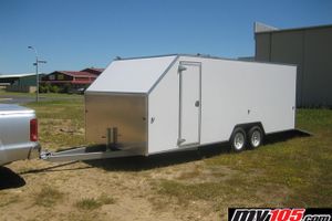 Enclosed car trailer