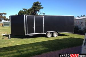 Fully enclosed car trailer