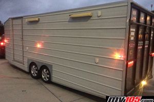 21ft ENCLOSED TRAILER LIKE NEW