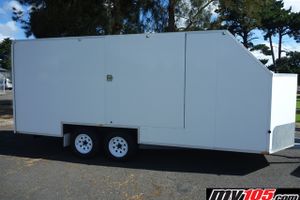 Enclosed racecar trailer