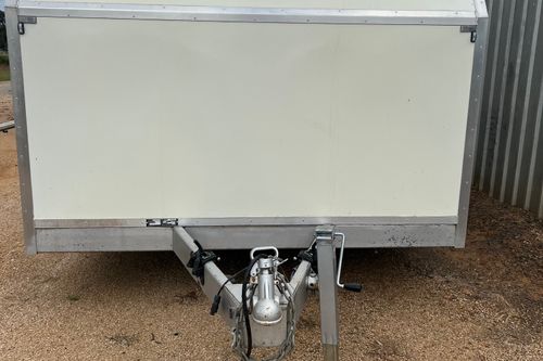 2019 HNS 6.5 triaxle enclosed race trailer