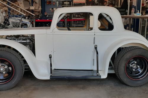 2021 LEGEND CARS 1934 Ford & Chevy coupe 