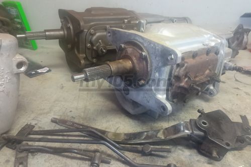 1978 BORG WARNER SUPER T10 GEARBOXES